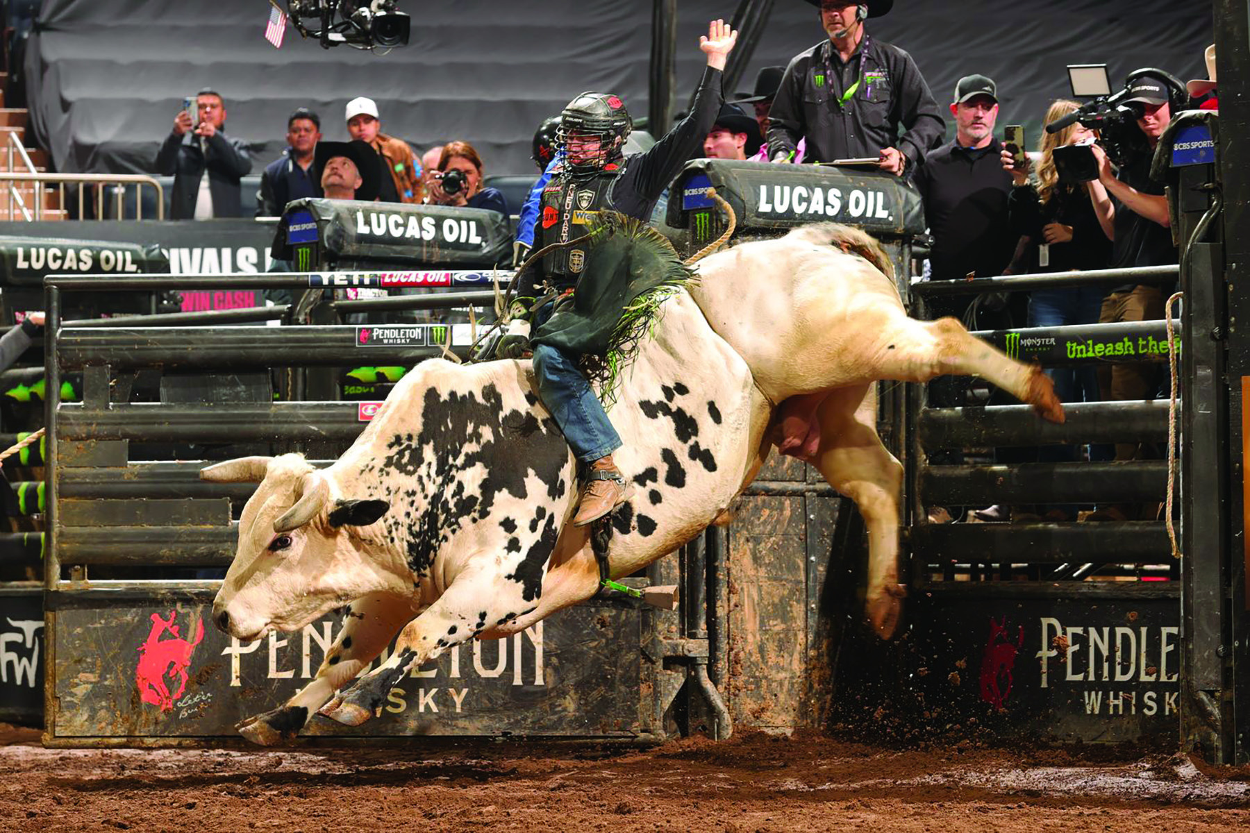 Austin Richardson wins PBR Unleash The Beast Major in New York City to