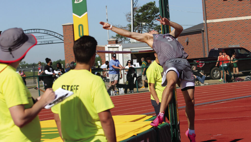 Scenes from the Class 3A and 4A Regional Track meet News